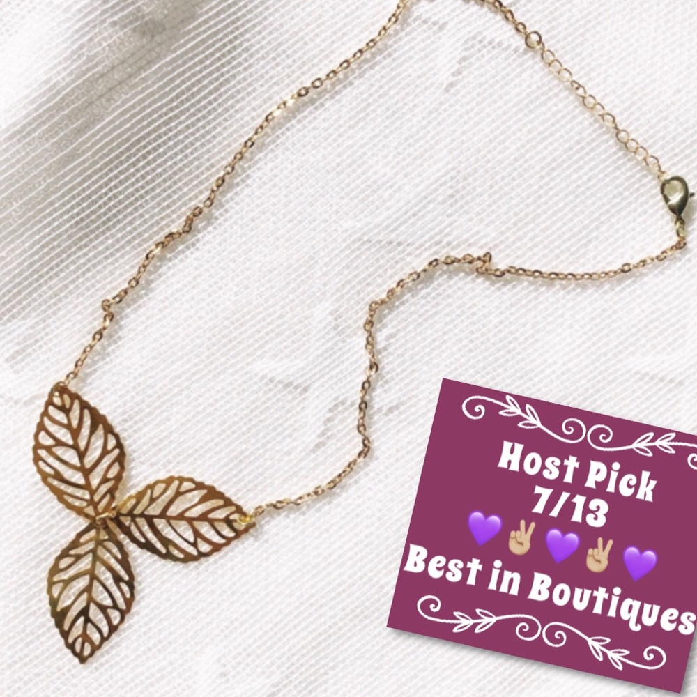 💜HP💜 Gold Tone Three Leaf Necklace Good Luck